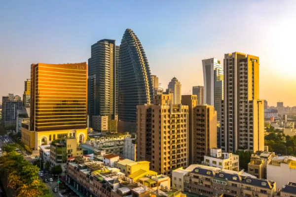 Sustainable Real Estate Outlook for 2025: REITs and Recession Predictions