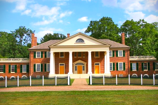 Divine Deeds and Legal Demands: Dolton’s Secretive Bid for Pope Leo XIV’s Boyhood Home