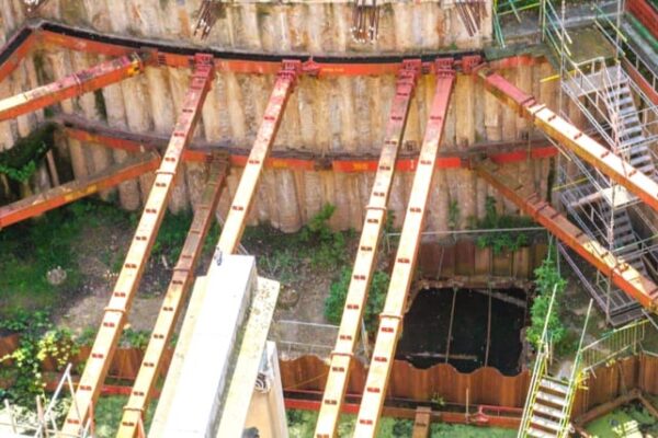 Neighbours at Odds Over Tech Tycoon’s Daring ‘Iceberg’ Mega-Basement Plan