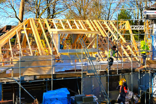UK Housebuilders See Stock Surge Amid Growing Optimism for Construction Boom